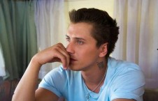 娱乐吃瓜酱俄罗斯帅哥,娱乐吃瓜酱带你领略异国风情魅力